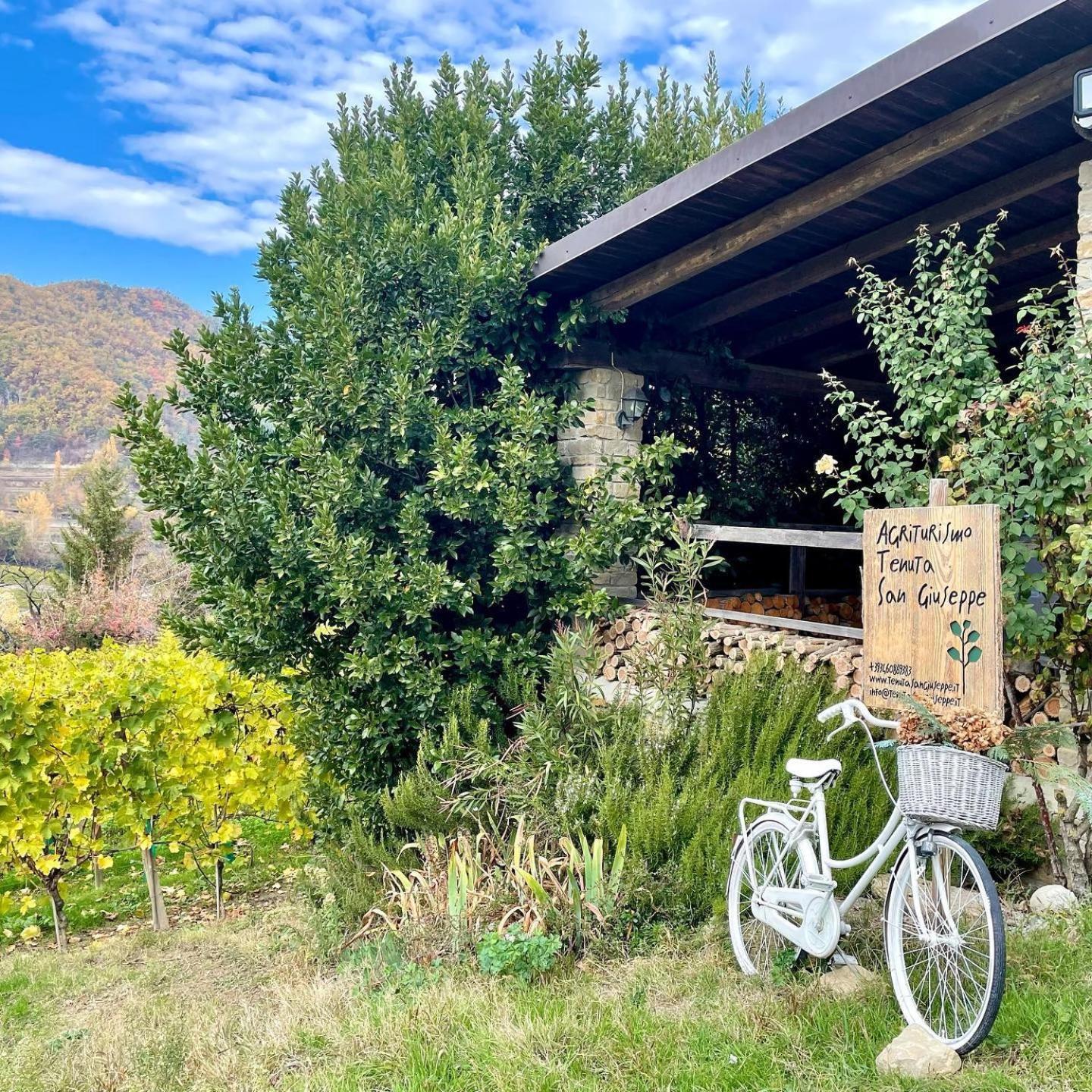 Agriturismo Tenuta San Giuseppe Cossano Belbo Екстер'єр фото